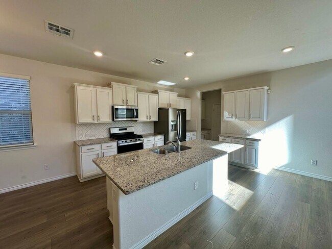 Building Photo - 2333 Larimar Dr