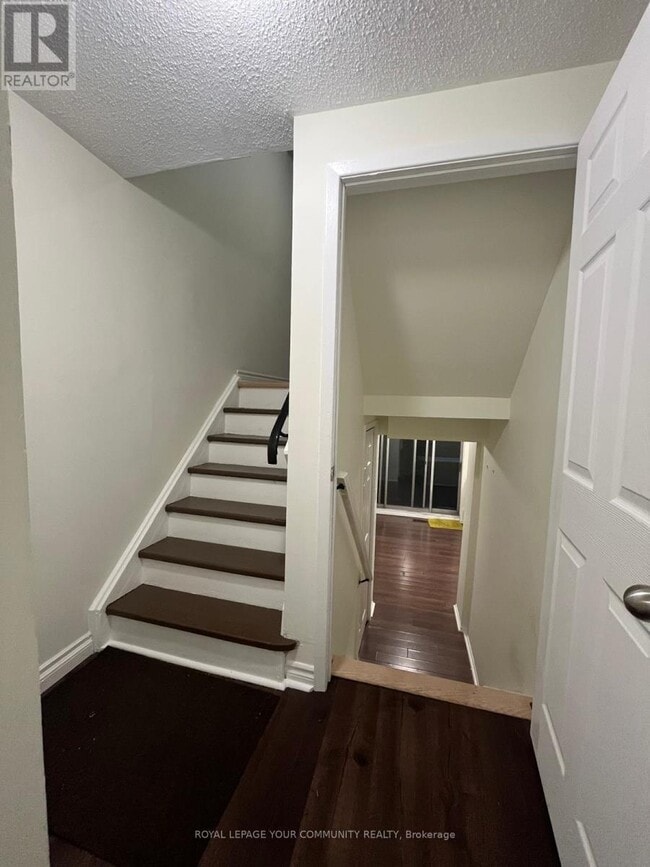 Building Photo - 443-443 Manse Rd