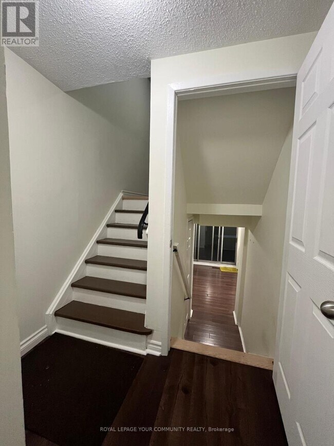 Photo du bâtiment - 443-443 Manse Rd