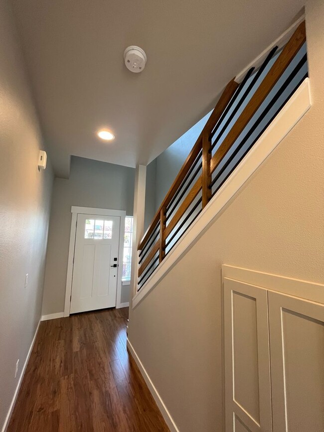 Building Photo - Harrison Street Townhome
