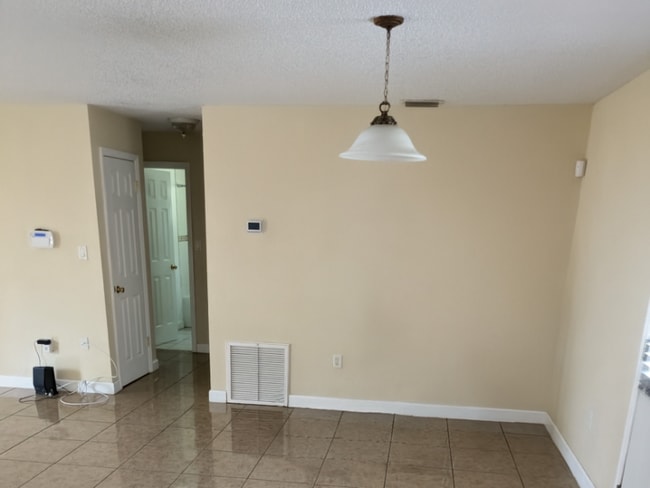 Foto del edificio - 230 E Lake St
