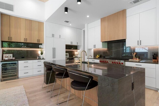 Foto del edificio - 2404 Rock Terrace Cir