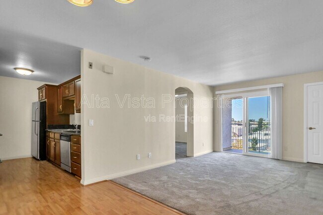 Foto del edificio - 5252 Orange Ave