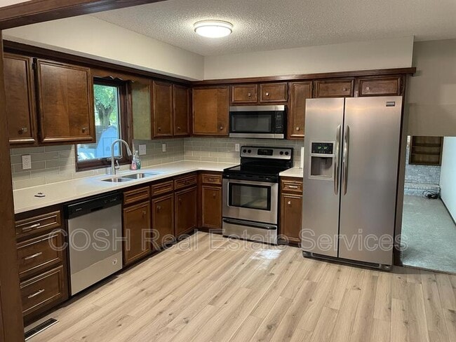 Building Photo - 1120 E James St