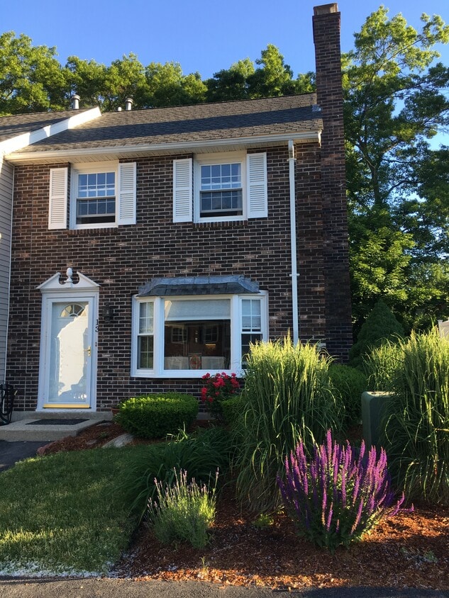 13 Boylston Ln, Lowell, MA 01852 Townhome Rentals in Lowell MA