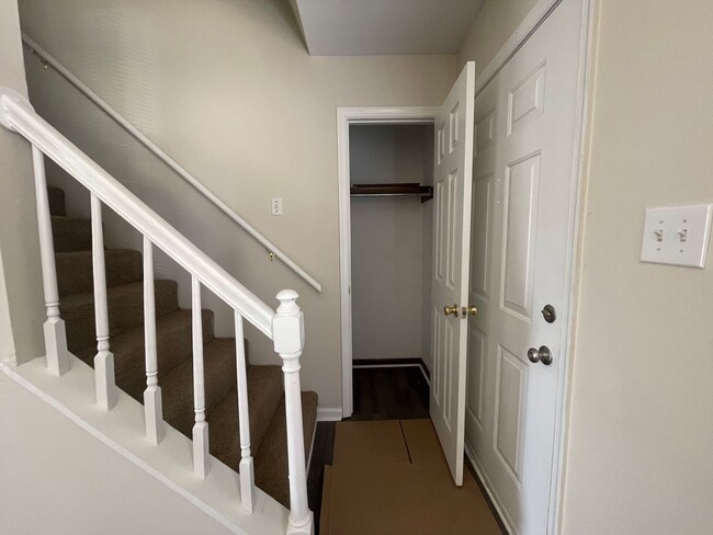 Foto del edificio - 1014 Colonial Ave