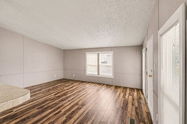 Foto del edificio - Available Now! Davison Schools!