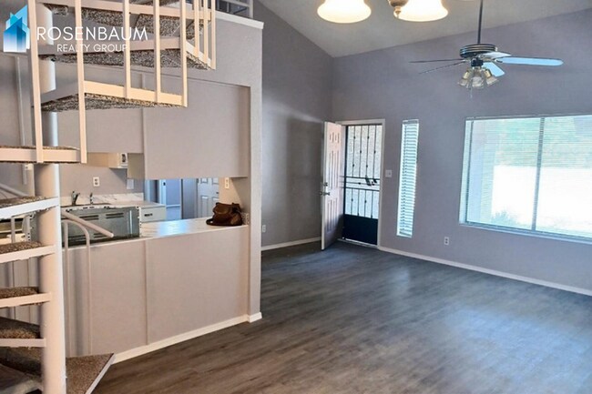 Foto del edificio - Beautiful 2-Bedroom Townhome with Loft in Quail Creek!