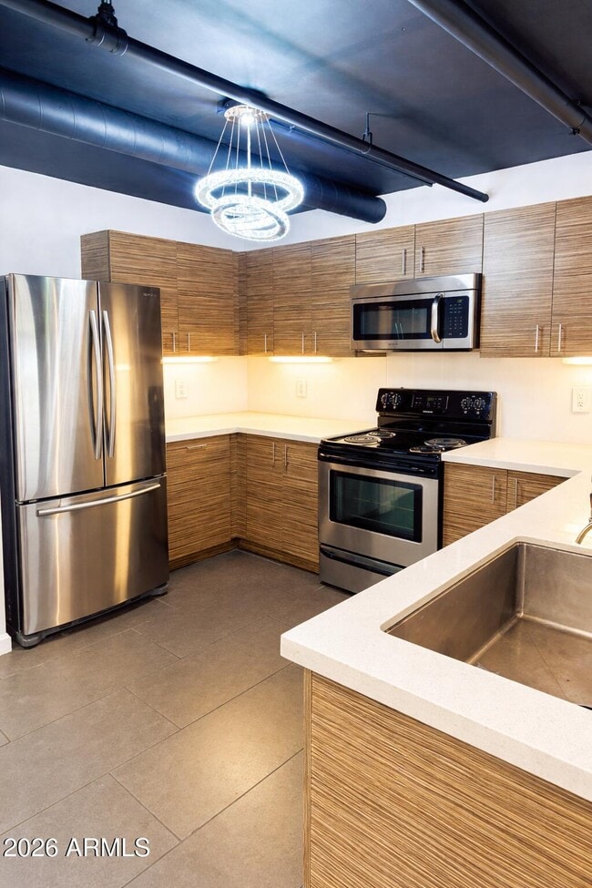 Foto del edificio - 535 W Thomas Rd