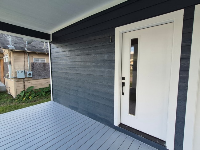 Building Photo - 2209 Gano St