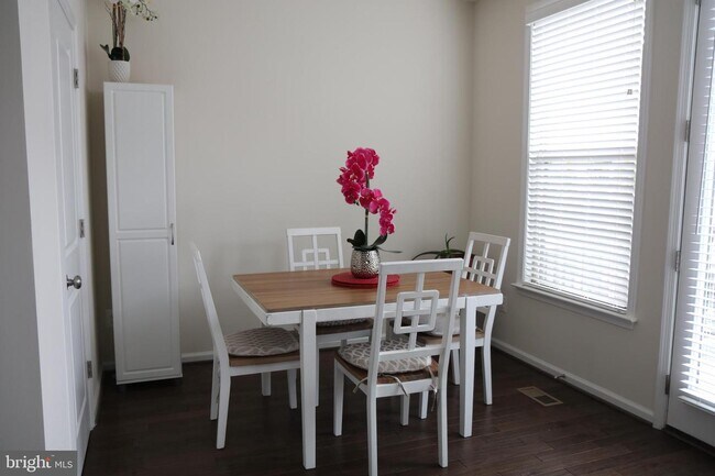 Foto del edificio - 42409 Dogwood Glen Square
