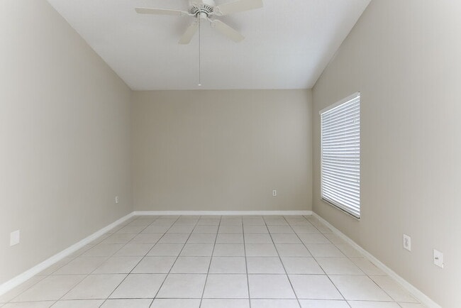 Foto del edificio - 18750 NW 1st St