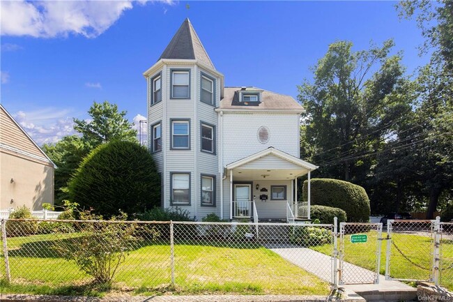 Building Photo - 441 Halstead Ave