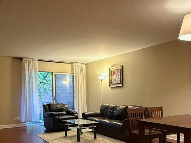 Building Photo - 6961 N Oakley Ave