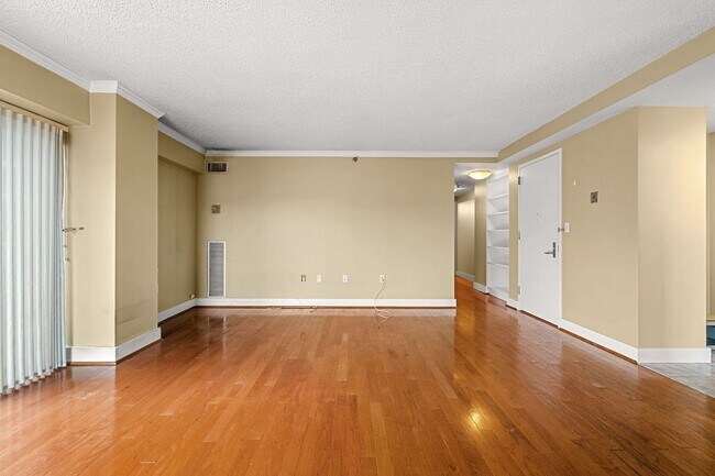 Foto del edificio - 1Br/1Bth, ready to move in. Heat/Hot Water...