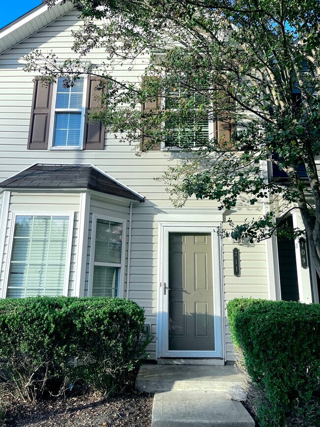 Foto del edificio - 711 Crestwell Cir SW