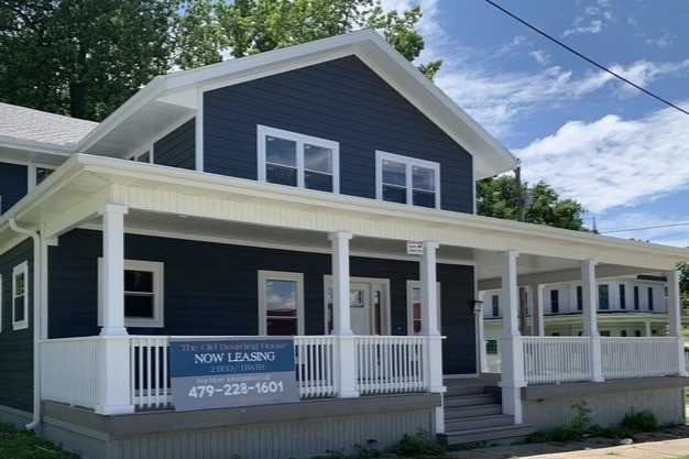 Front View of Building - 400 E Twin Springs St