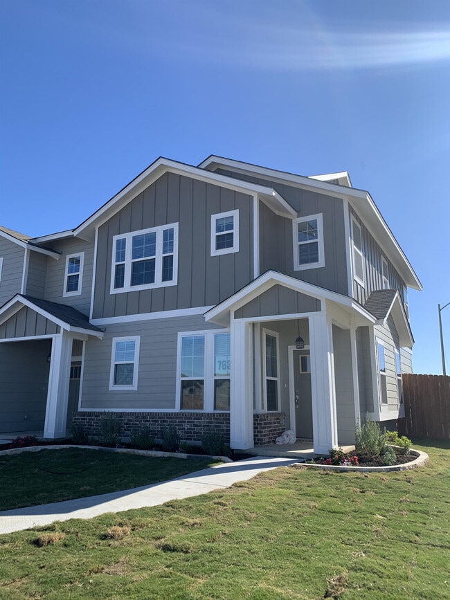 Building Photo - 7635 Stonehollow