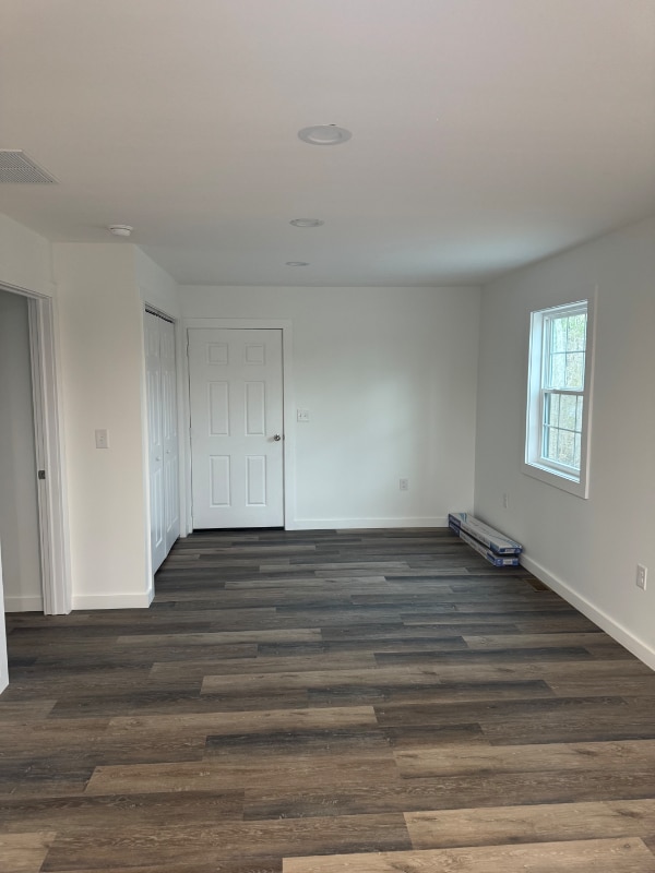 Building Photo - 213 Bloom Dr