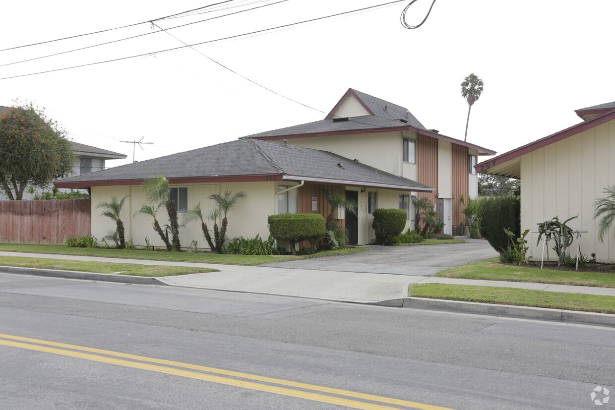Building Photo - 704-708 Clay Ave