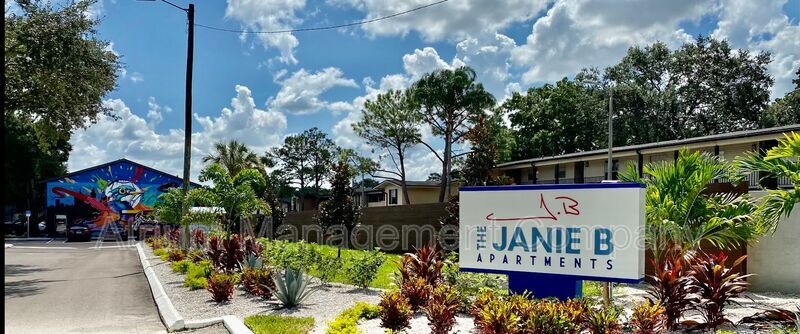 Primary Photo - 5305 N Boulevard