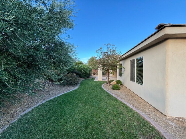 Building Photo - Little Valley Home