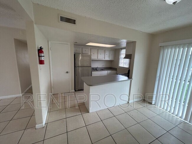 Foto del edificio - 2777 L B McLeod Rd