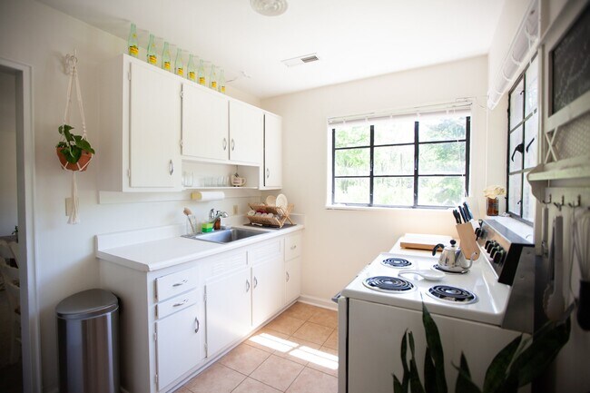 Foto del edificio - 5125 Valley Stream Rd