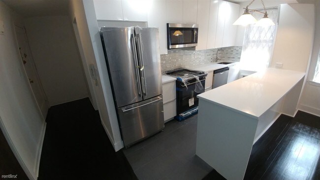 Building Photo - 2 br, 1 bath Apartment - 6540 108th St 1B