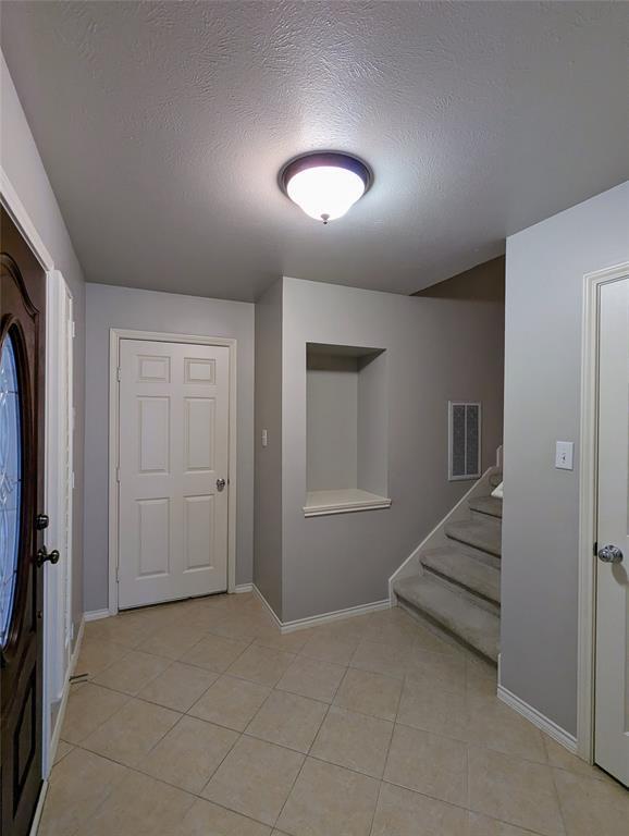 Foto del edificio - 834 E Heights Hollow Ln