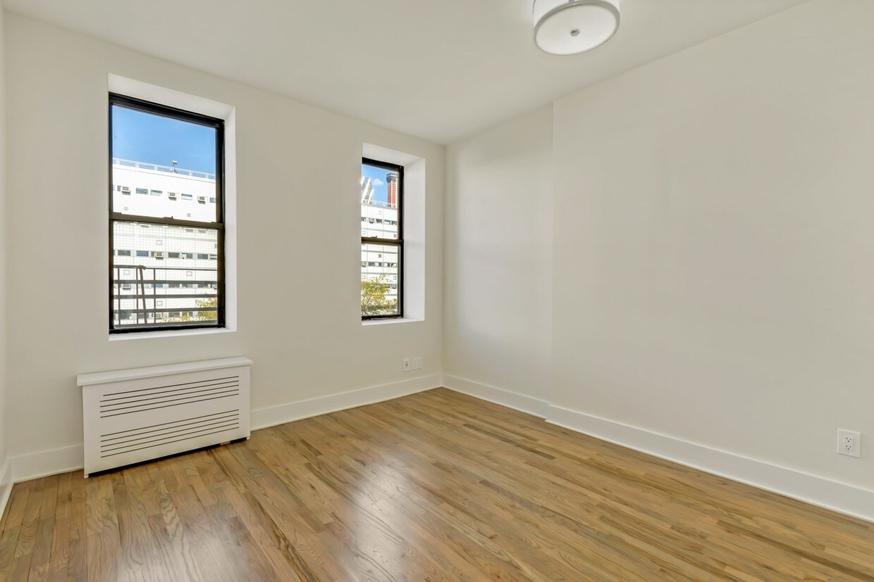 Primary Photo - 422 W 49th St