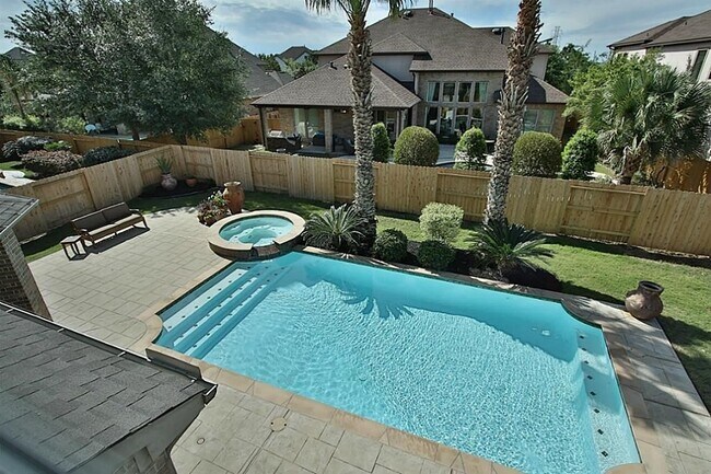 Building Photo - 25707 Pierrmont Ct