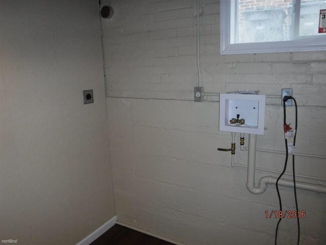 Building Photo - 508 S Weinbach Ave