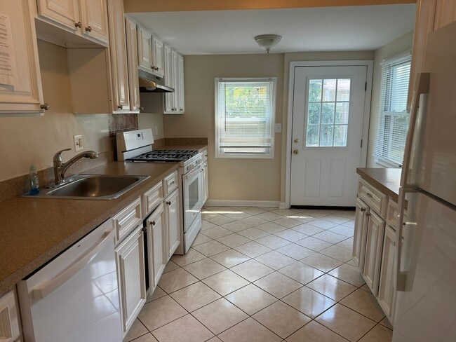 Building Photo - Spacious home close to METRO, Uof MD, etc.