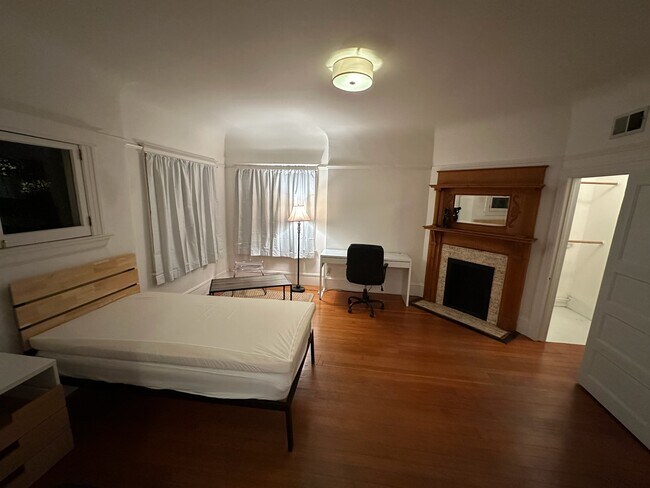 Foto del edificio - 2261 Derby St