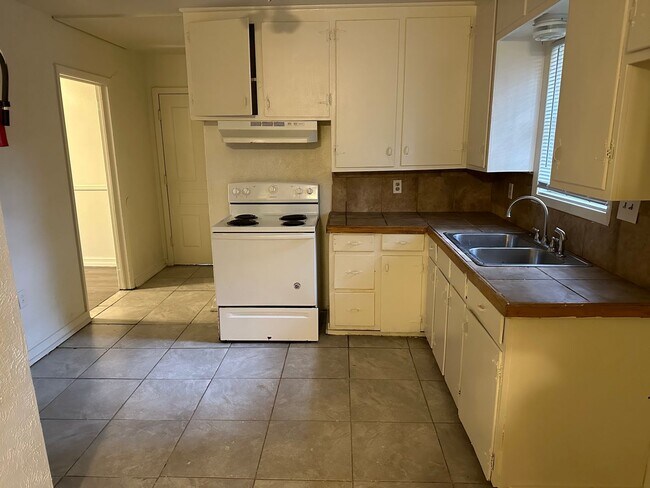 Foto del edificio - 2710 E Benwood Dr