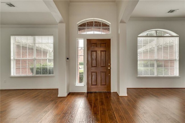 Building Photo - 8304 Presidio Dr