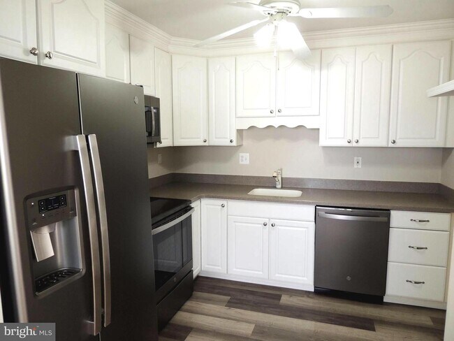Foto del edificio - 1401 Key Pkwy