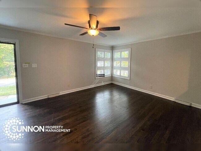 Building Photo - Beautifully Remodeled 3 Bed 2 Bath in Sout...