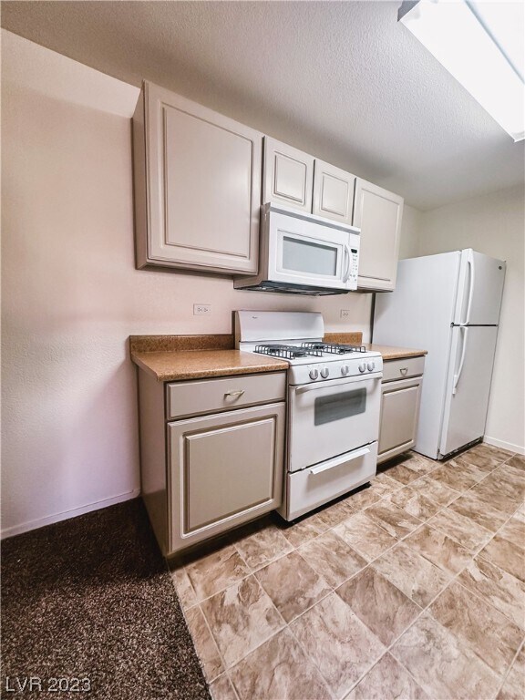 Building Photo - 8250 N Grand Canyon Dr