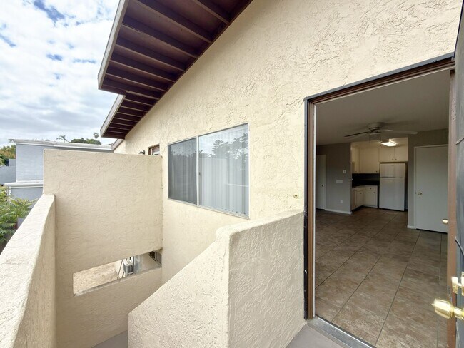 Foto del edificio - Spacious 2 Bedroom Corner Unit