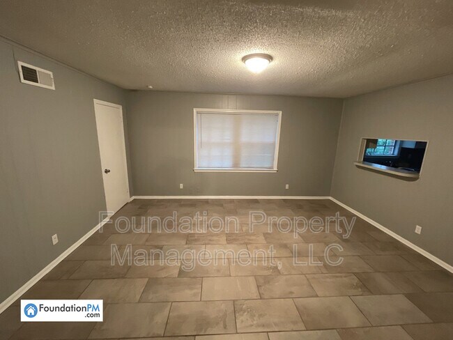 Foto del edificio - 1624 Dolan Dr