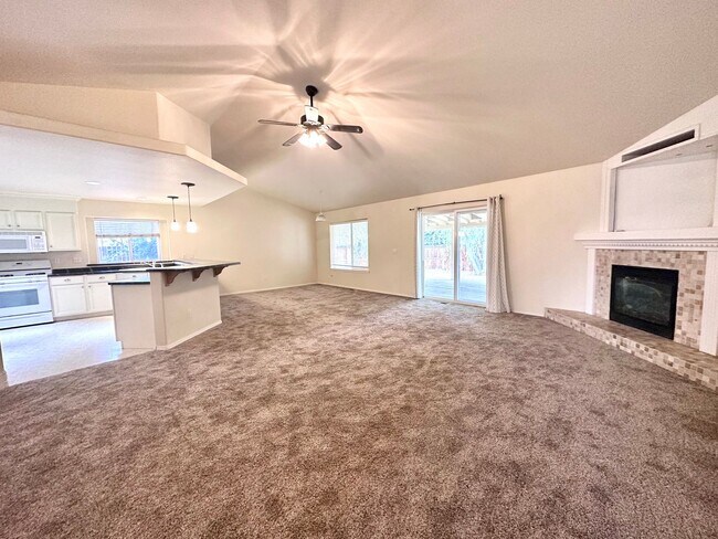 Foto del edificio - 2021 NW Nickernut Ct