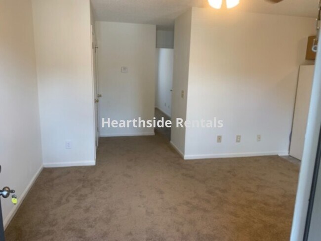 Building Photo - **2 Bedroom 1 Bath Apartment Next to Pitt ...