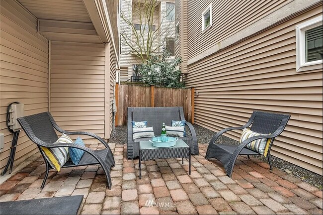 Foto del edificio - Stylish Furnished Greenwood Townhome 2Beds...