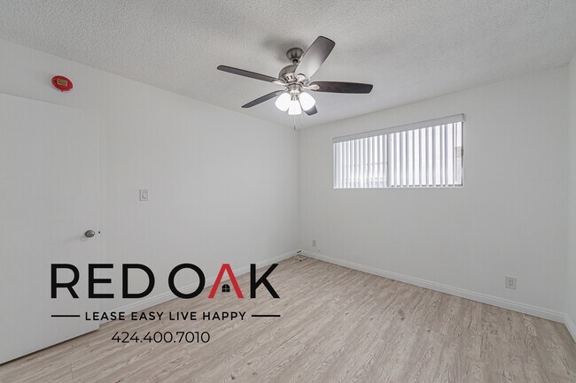 Foto del edificio - 12737 Moorpark St