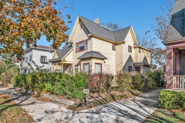 Foto del edificio - 148 College Ave NE