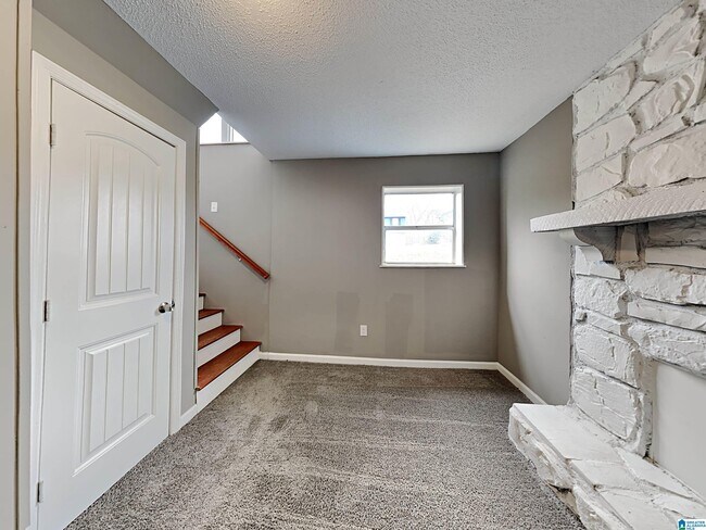 Building Photo - 213 Closhire Dr