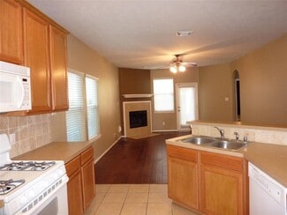 Building Photo - 14543 Bergenia Dr