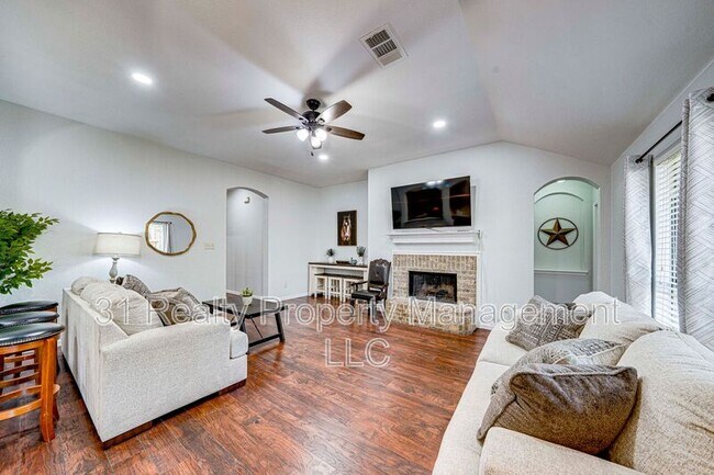 Building Photo - 1700 Sparrow Ln